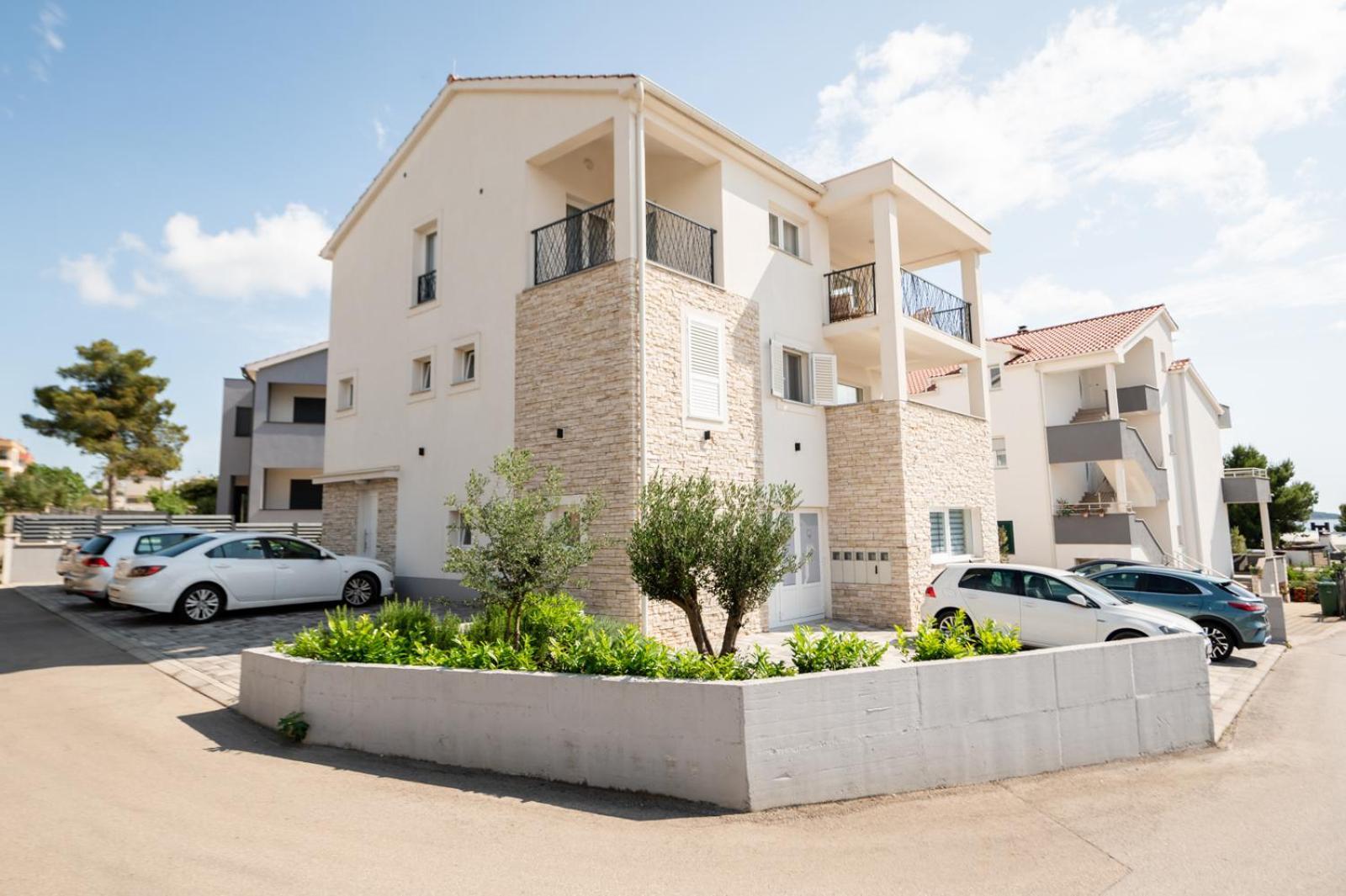 Apartments Piskulic Бродарица Экстерьер фото